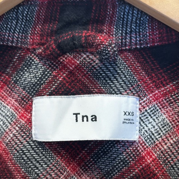 ARITZIA TNA Brisco cotton plaid black and red flannel - Picture 3 of 8